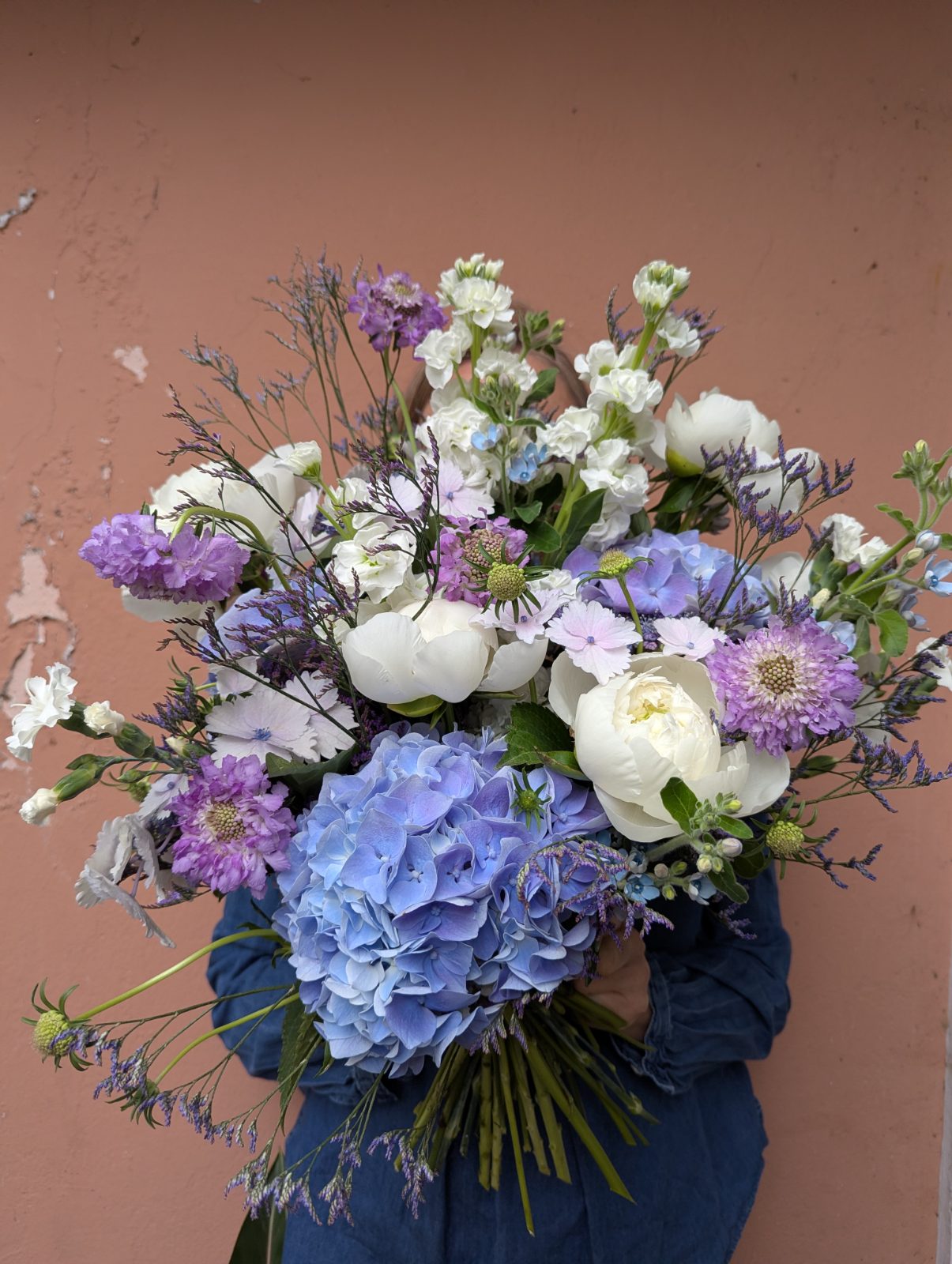 Bouquet pastel de fleurs fraîches, vue rapprochée - La Lunaire